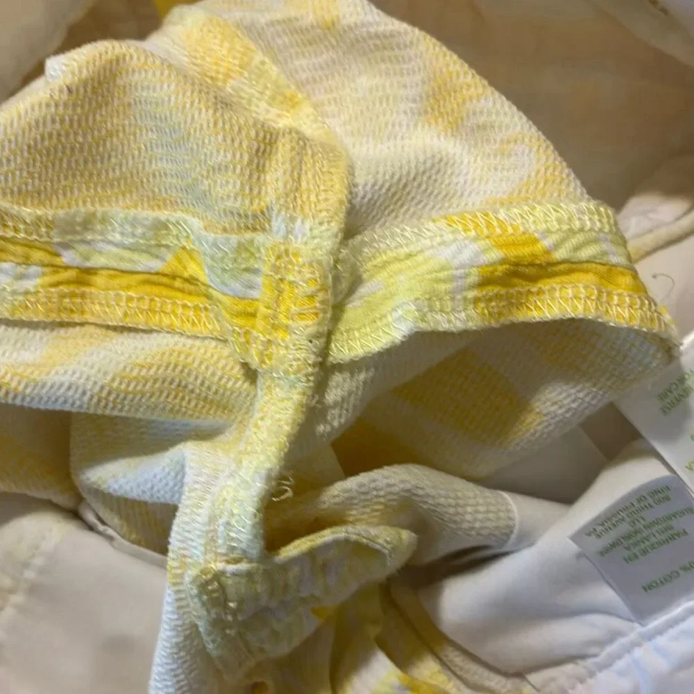 Lilly Pulitzer, buttercup, scallop shorts yellow floral, print, women’s size 2